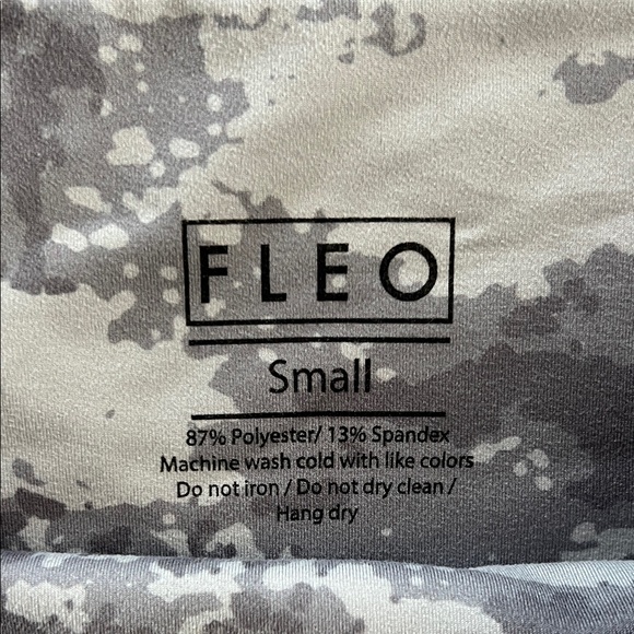 Fleo Shorts - Picture 2 of 2